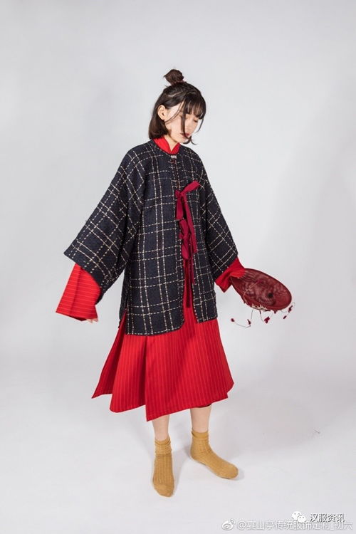 30日漢服成品市場動(dòng)態(tài)簡報(bào) 消費(fèi)需求穩(wěn)中有升，創(chuàng)新設(shè)計(jì)引領(lǐng)新潮流